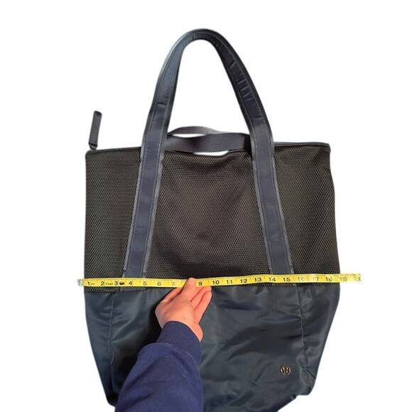 Lululemon Hot Mesh Tote bag Navy Blue Gym Beach Commuter Travel  large handbag - Picture 12 of 14